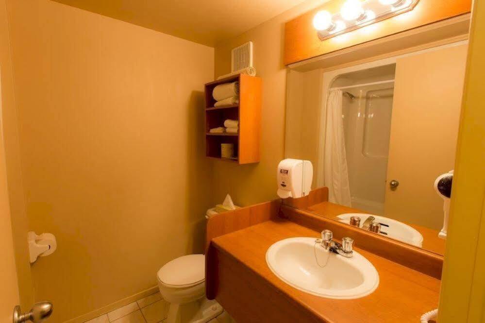Travelodge By Wyndham Drummondville Exteriör bild